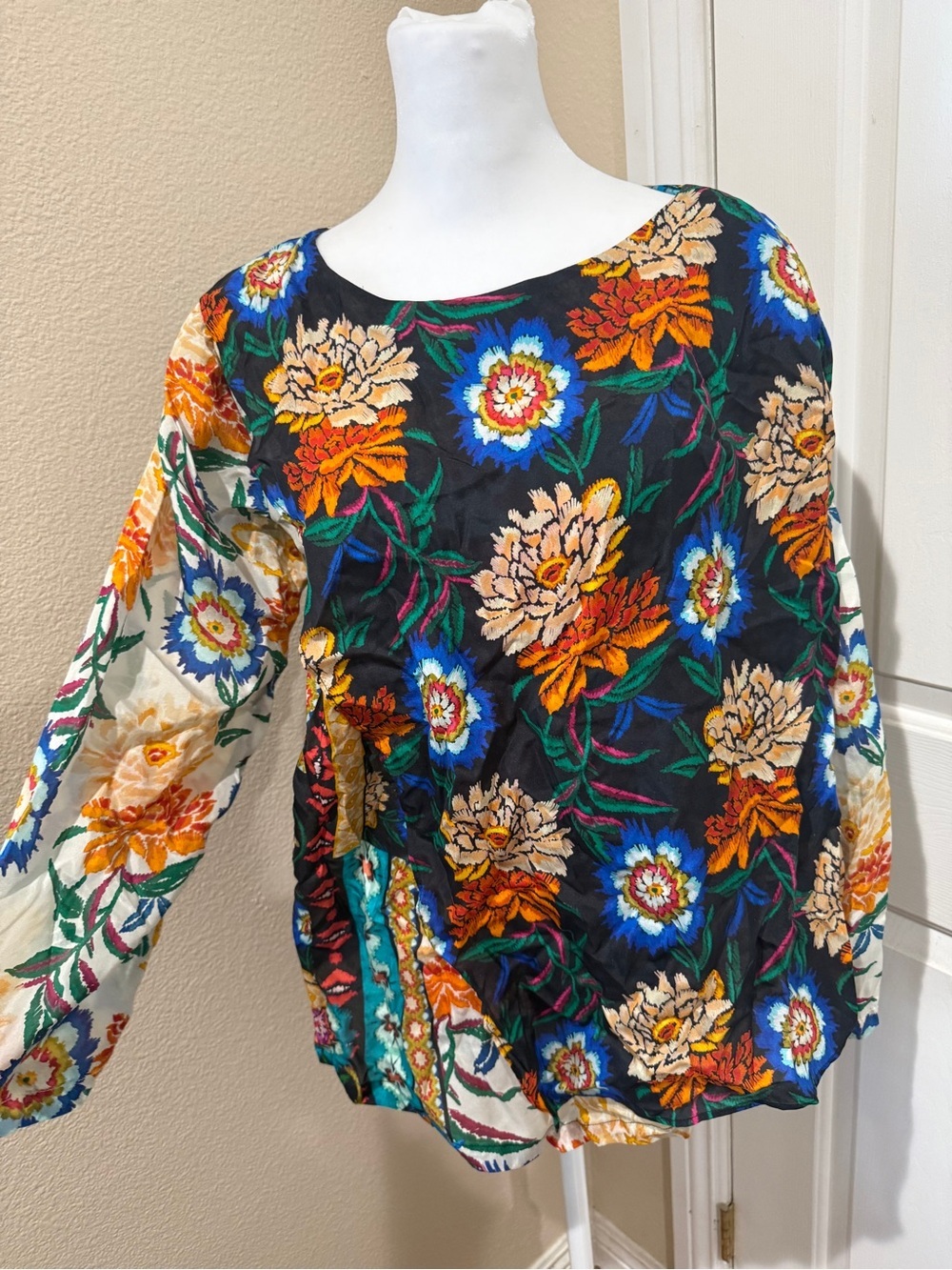 Johnny Was Gladys Blouse Size Small 100% Silk Colorful long Sleeve New